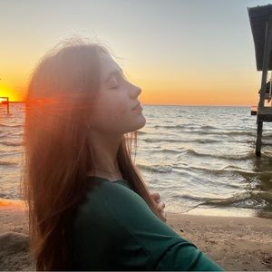 Meet your Posher, Holly